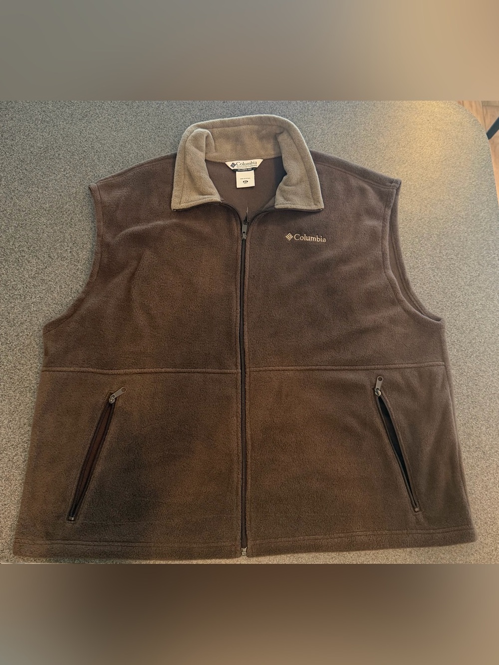 Columbia Men's Dark Brown Two-Tone Fleece Vest